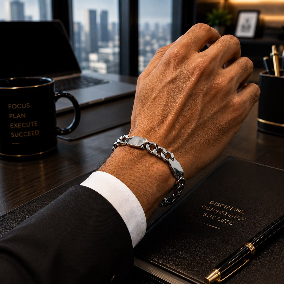 Shop men's silver chain bracelets in Qatar. Premium stainless steel with a bold chain-link design and stylish clasp, perfect for everyday and office wear.
