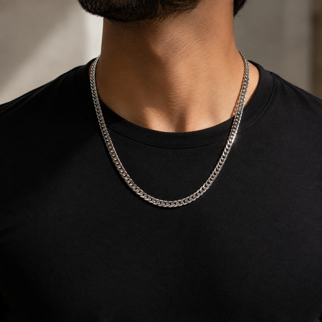 Buy premium men's silver Cuban link chain necklace in Doha, Qatar. Stainless steel, waterproof, fade-resistant chain with fast delivery across Qatar.