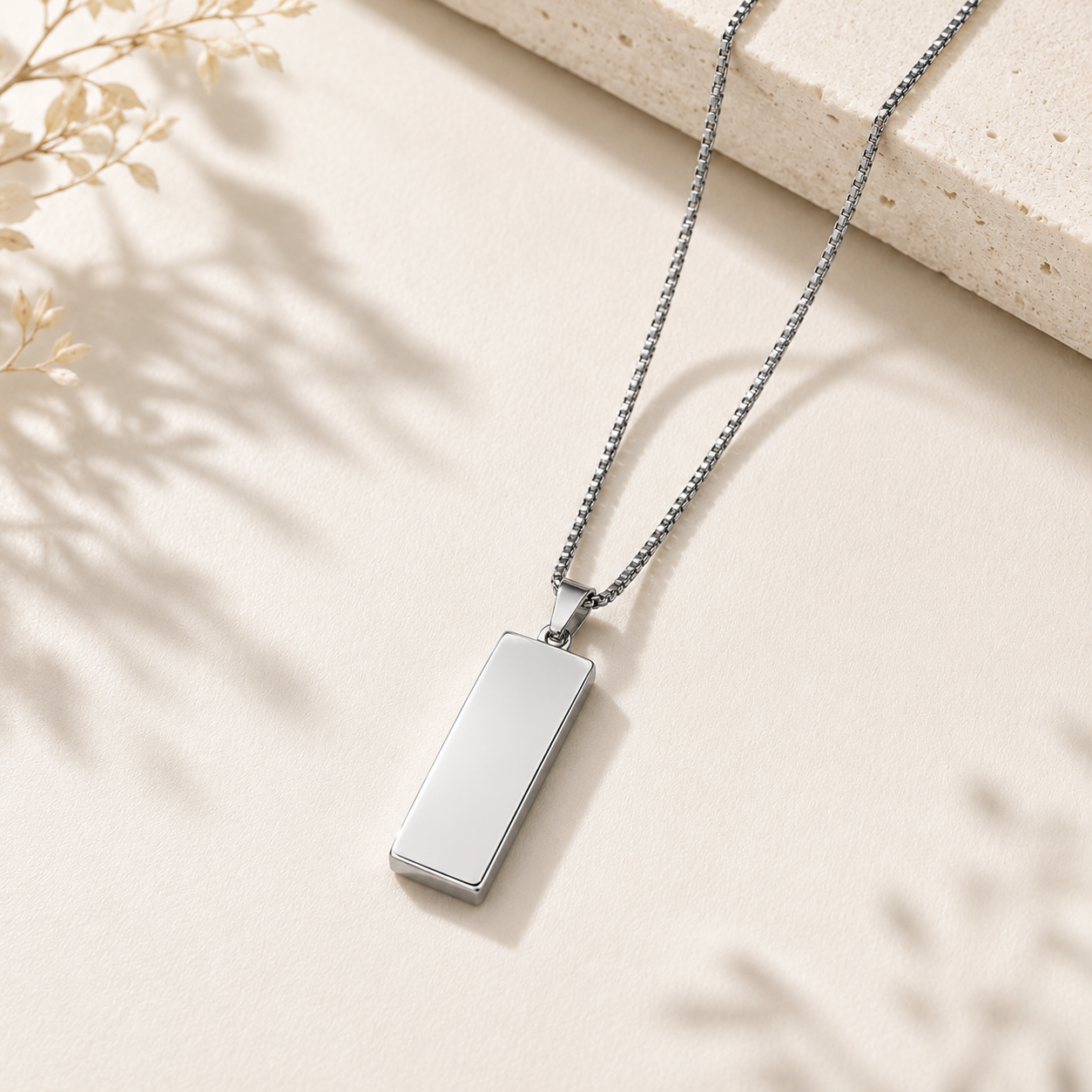 Shop premium men's silver rectangle bar pendant necklace in Doha, Qatar. Waterproof, fade-resistant stainless steel necklace with fast delivery across Qatar.